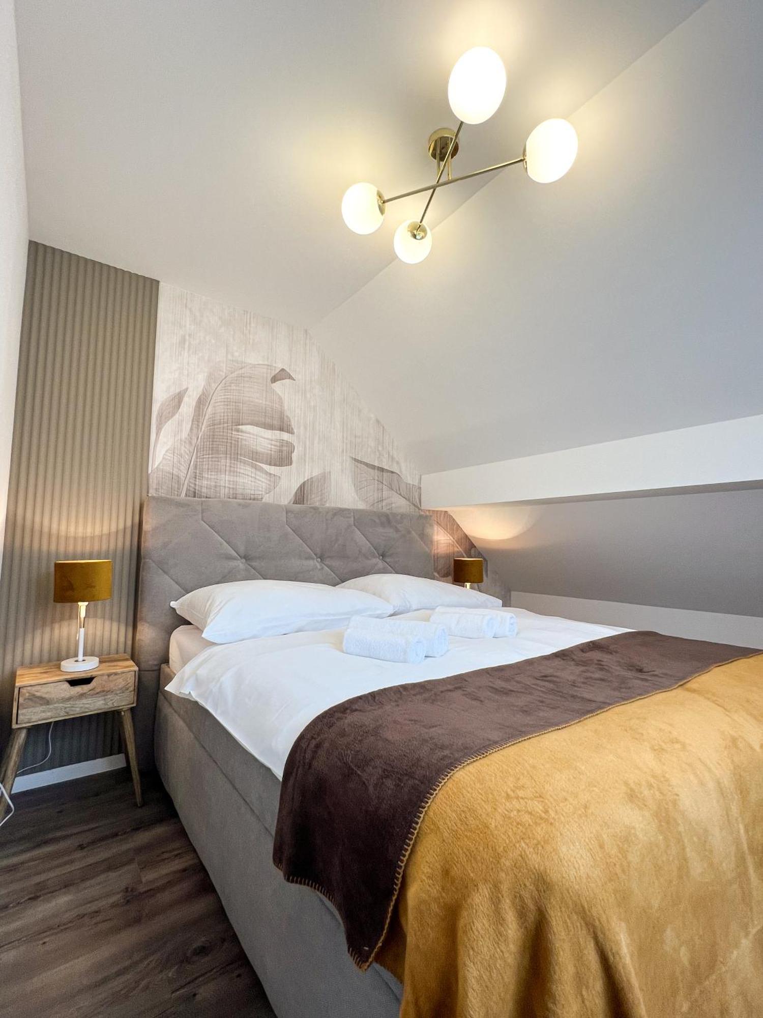 Hotel Lony Mochov Esterno foto